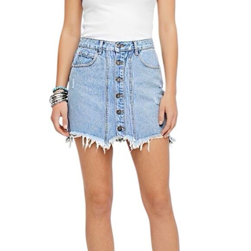 Dahli Denim Skirt Mini Destroyed Frayed  Raw Hemmed Button Recycle Look Sz XS